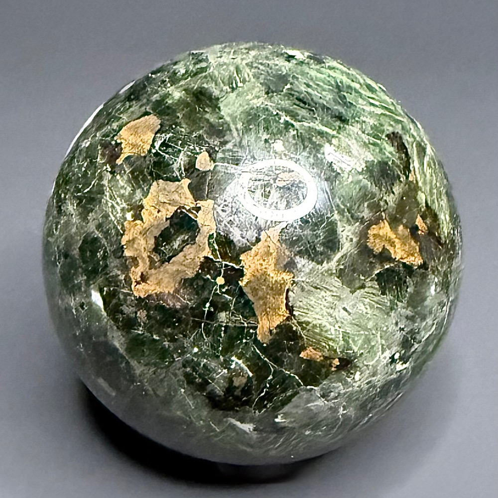 SP412 Diopside Sphere - Image 3