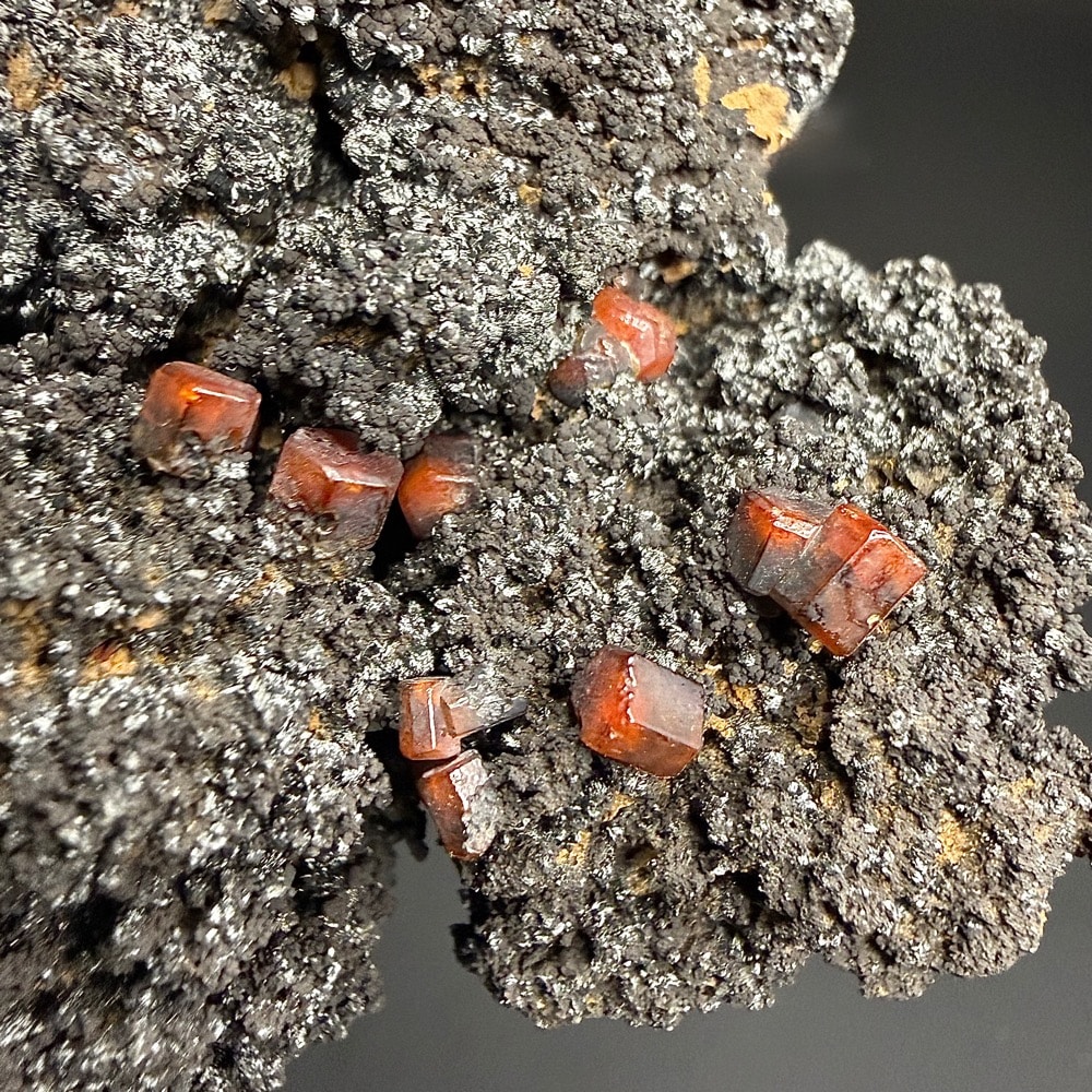 M216 Vanadinite Goethite