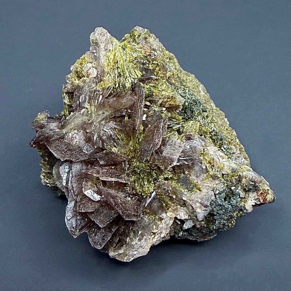 M715 Epidote Quartz Axinite
