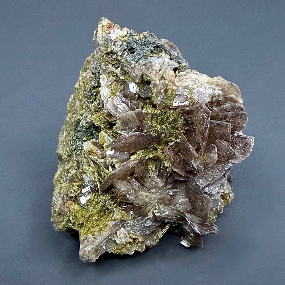 M715 Epidote Quartz Axinite