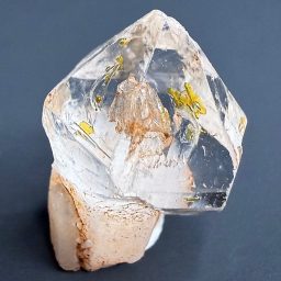 M819 Petroleum Quartz Crystal