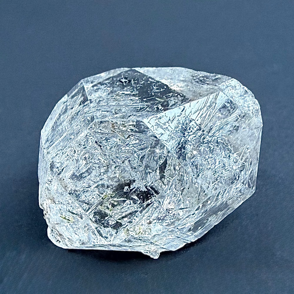 M819 Petroleum Quartz Crystal