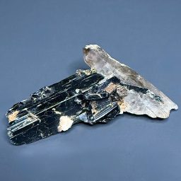 M200 Aegirine Smoky Quartz