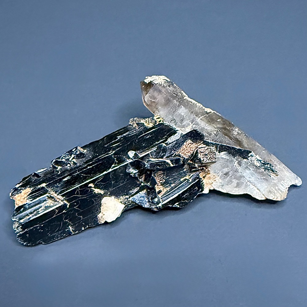 M200 Aegirine Smoky Quartz