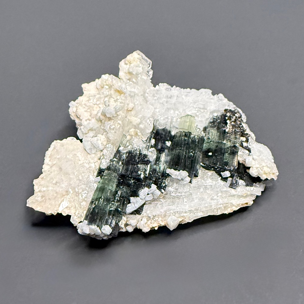 M604 Cleavelandite Tourmaline