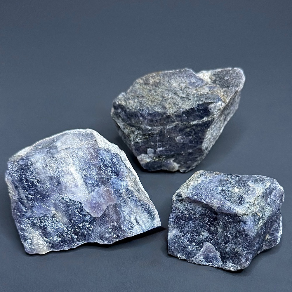 BCR405 Iolite