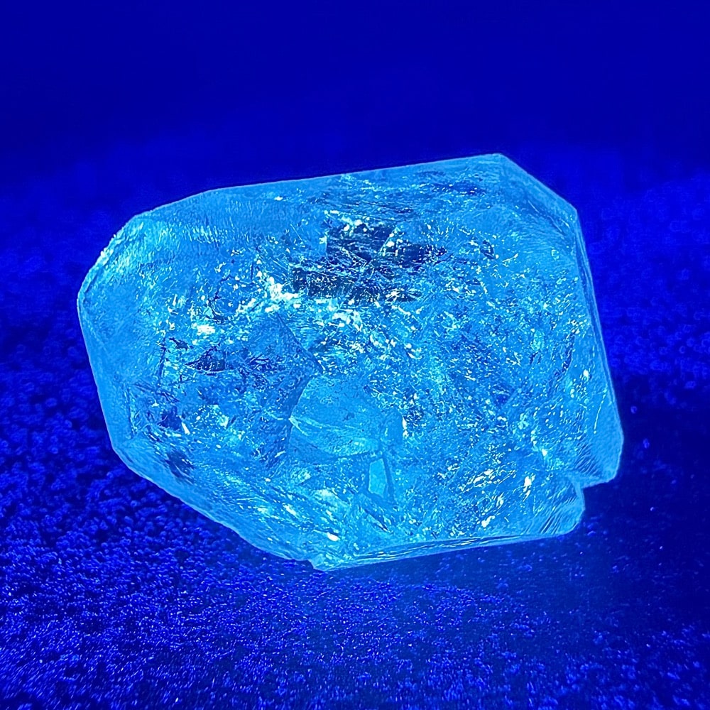 M819 Petroleum Quartz Crystal