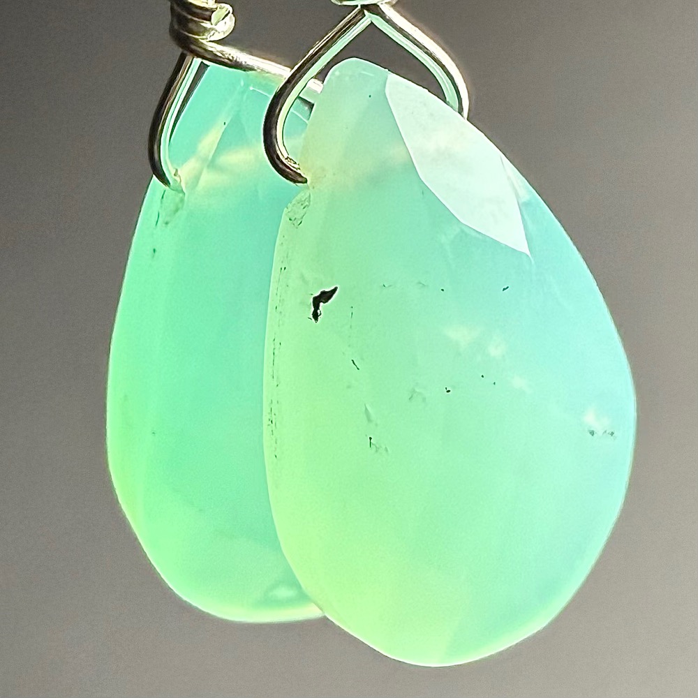 E106 Chrysoprase
