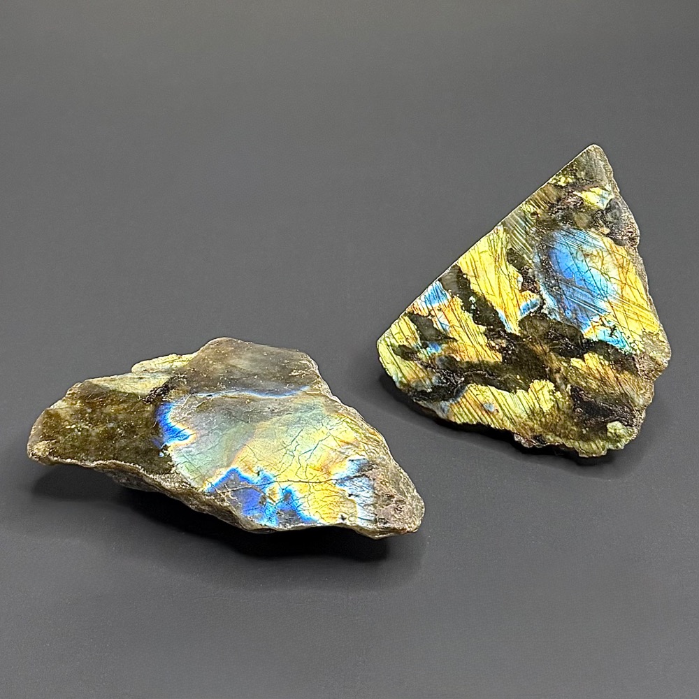 M105 Labradorite