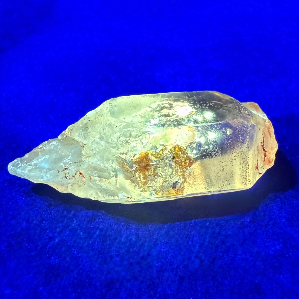 M819 Petroleum Quartz Crystal