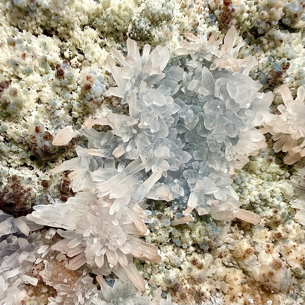 GAL902 FLOWER QUARTZ WITH CALCITE AND CELADONITE - Image 5