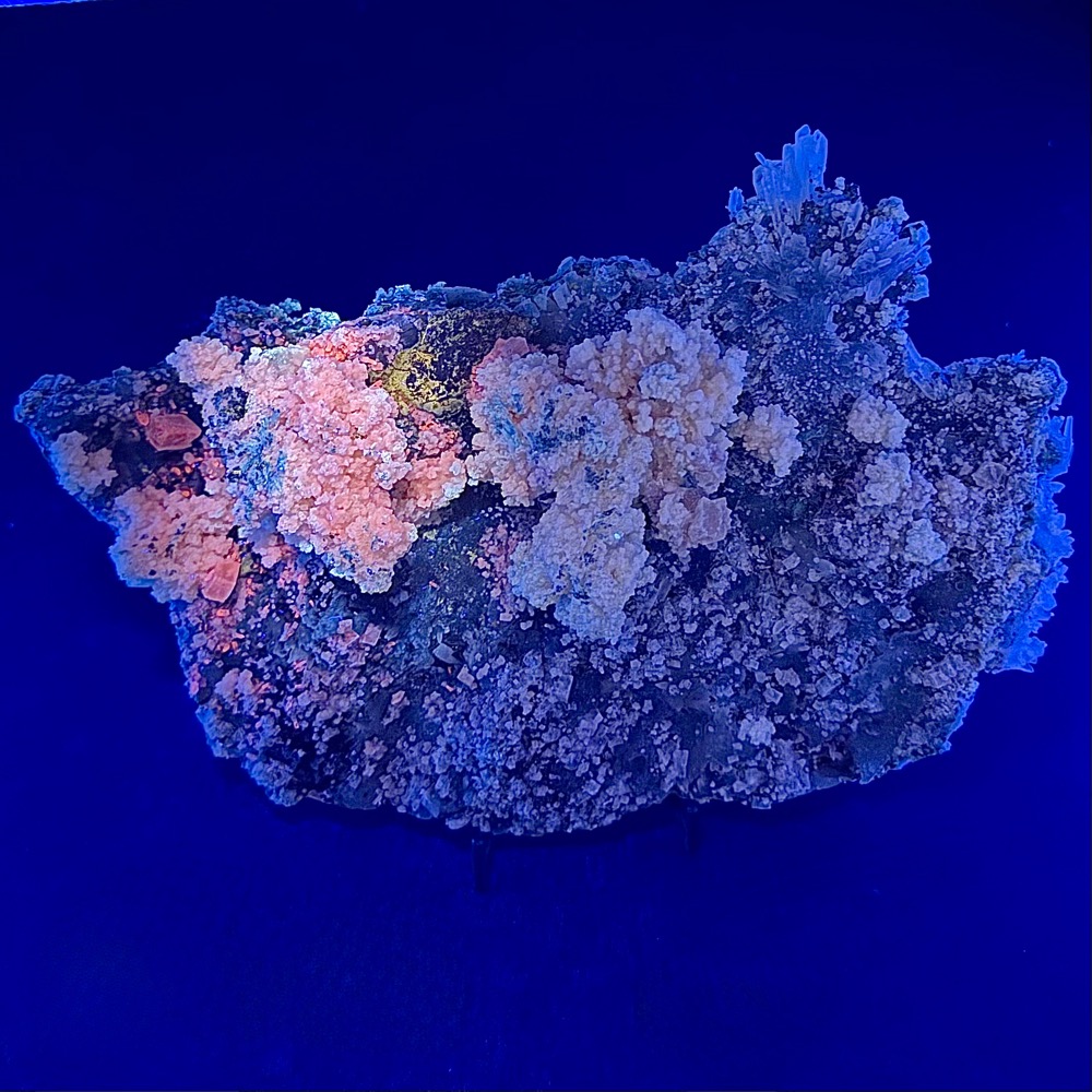 GAL902 FLOWER QUARTZ WITH CALCITE AND CELADONITE - Image 6