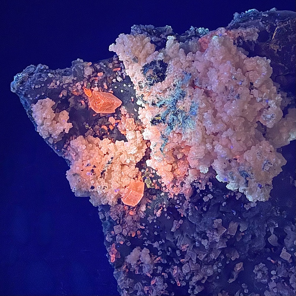 GAL902 FLOWER QUARTZ WITH CALCITE AND CELADONITE