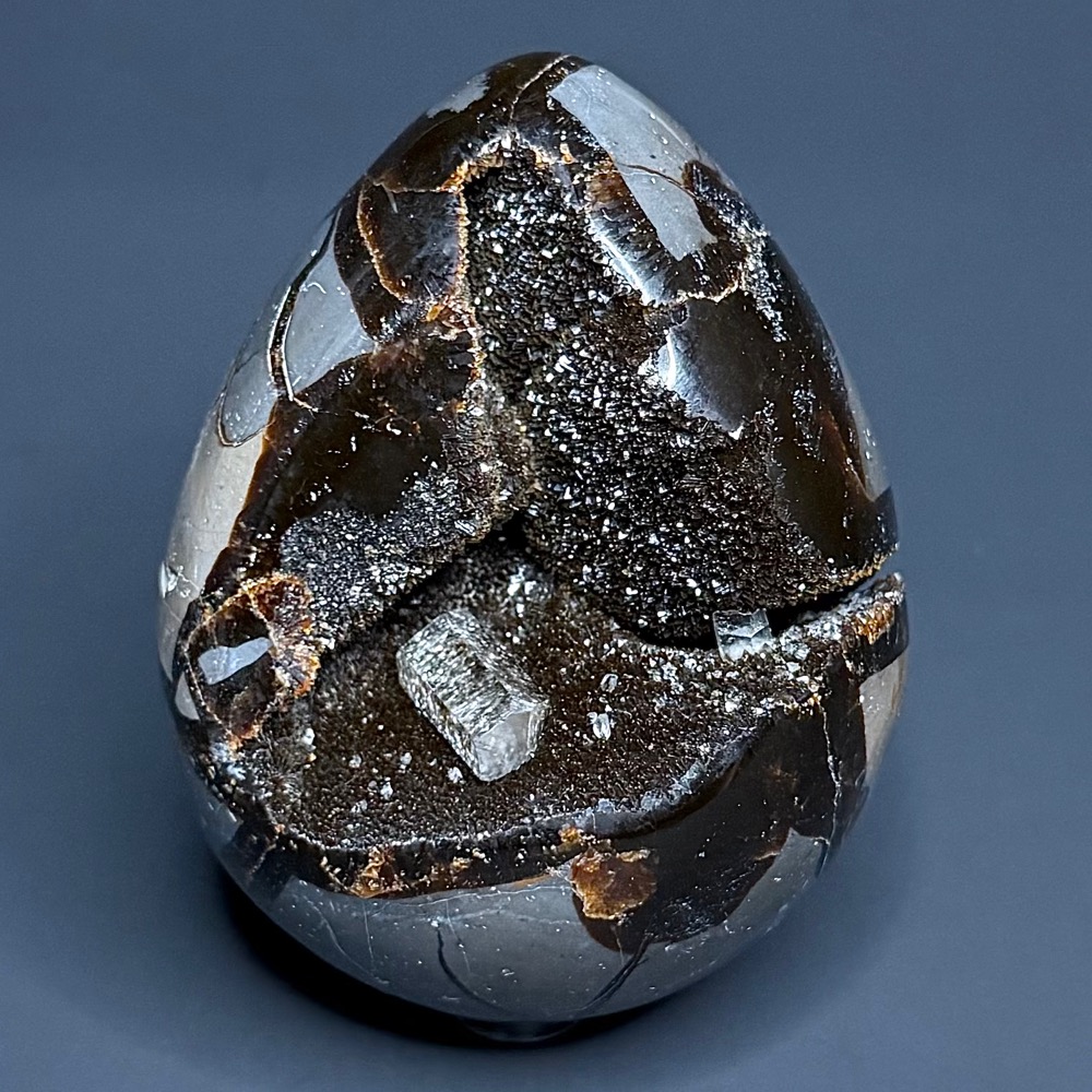 GAL936 MADAGASCAR SEPTARIAN WITH CALCITE EGG