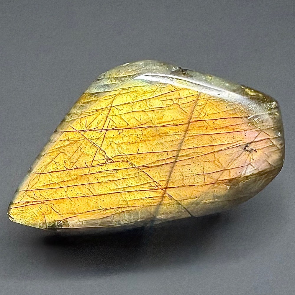 M105 Labradorite