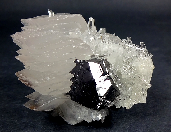 Sphalerite On Quartz With Calcite