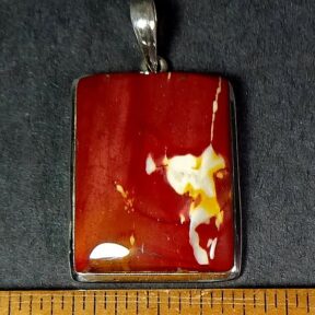 Mookaite Jasper pendant resting in a very nice sterling Silver setting