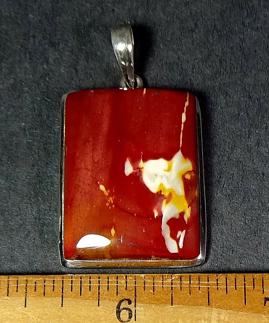 Mookaite Jasper pendant resting in a very nice sterling Silver setting