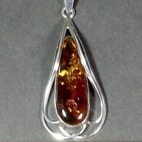 Silver pendant with a 10mm x 33mm Amber stone