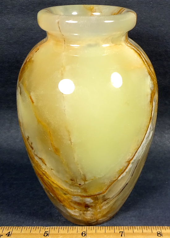 PR812 Onyx Vase