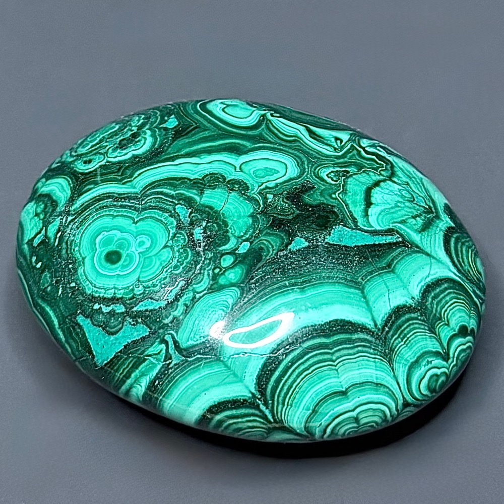 CV303 Malachite Palm Stone