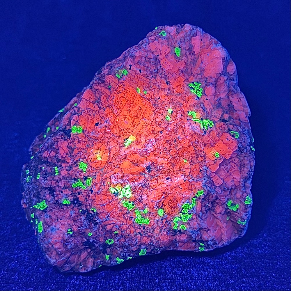 M815 Franklinite & Willemite & Calcite