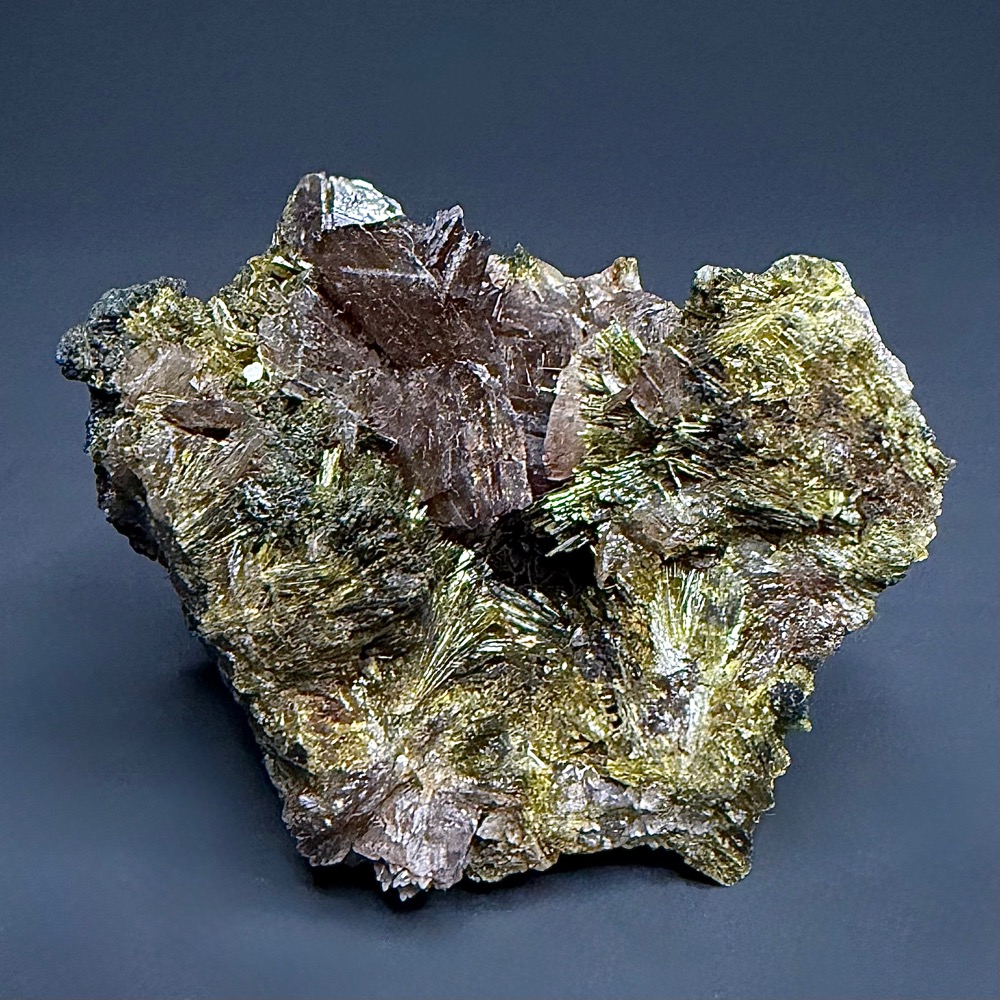 M311 Forest Epidote Axinite